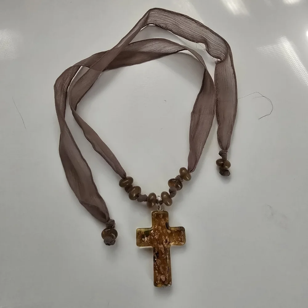 NEW Brown Cross Ivy Pendant Choker Necklace - Picture 3 of 9